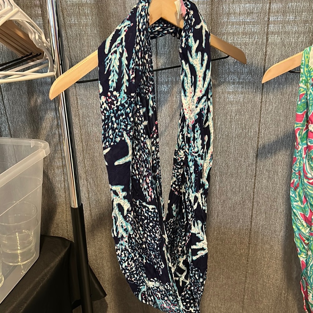 2 Lilly Pulitzer infinity scarves